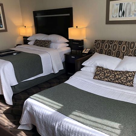 Best Western Plus Travel Hotel Toronto Airport Экстерьер фото