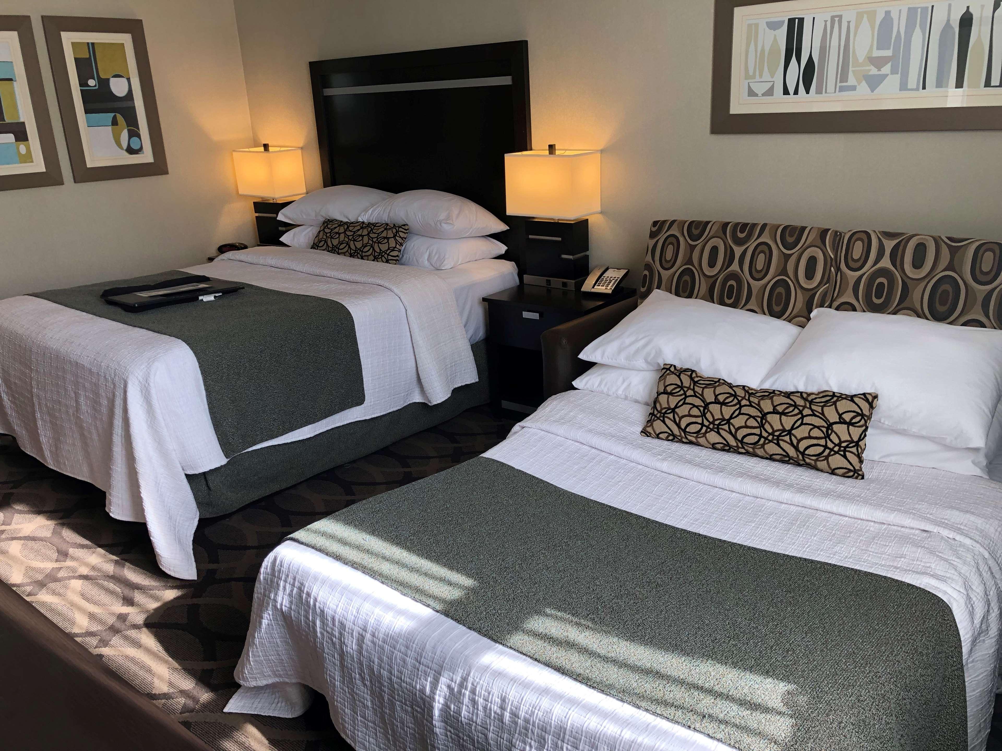 Best Western Plus Travel Hotel Toronto Airport Экстерьер фото