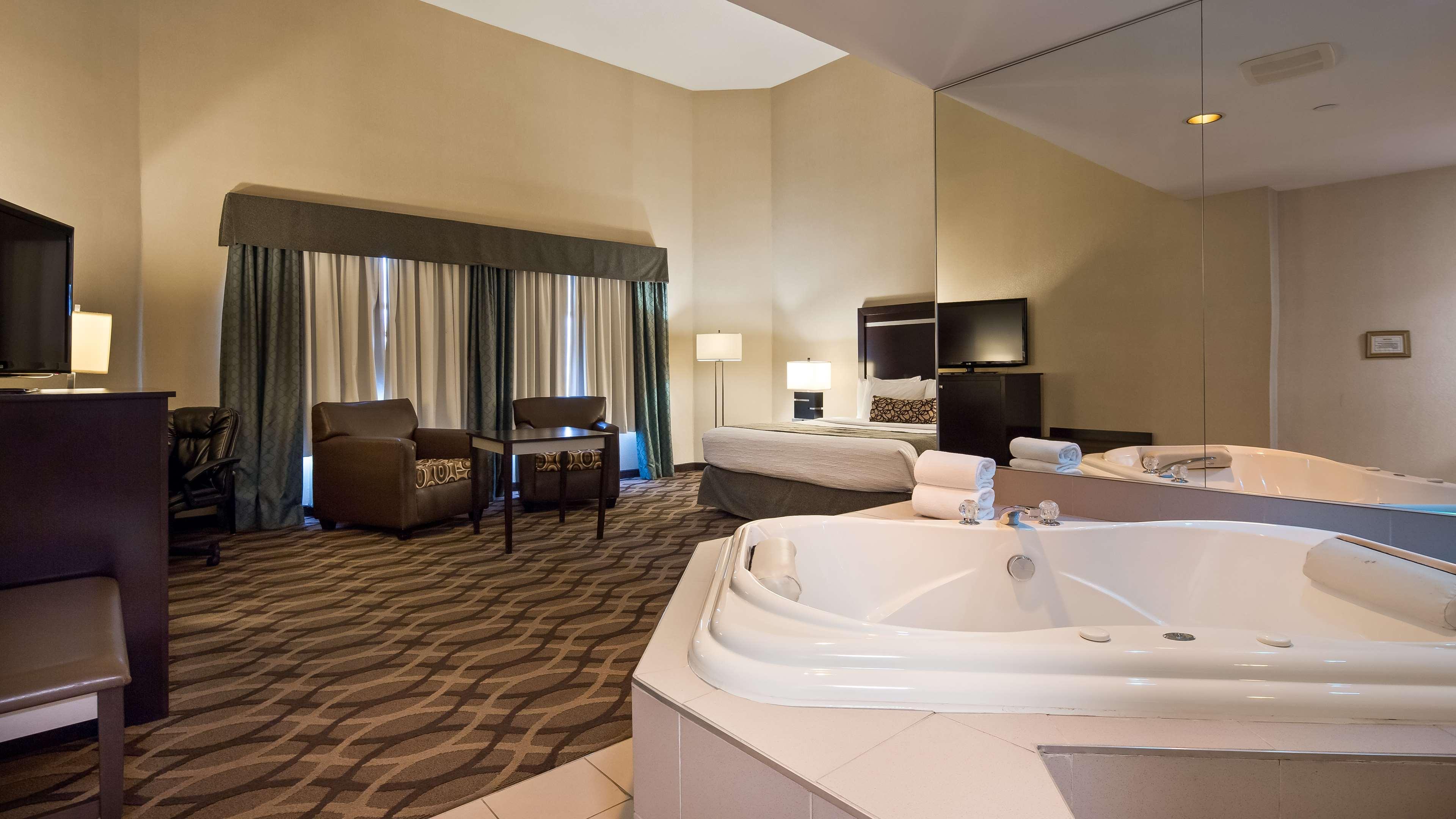 Best Western Plus Travel Hotel Toronto Airport Экстерьер фото