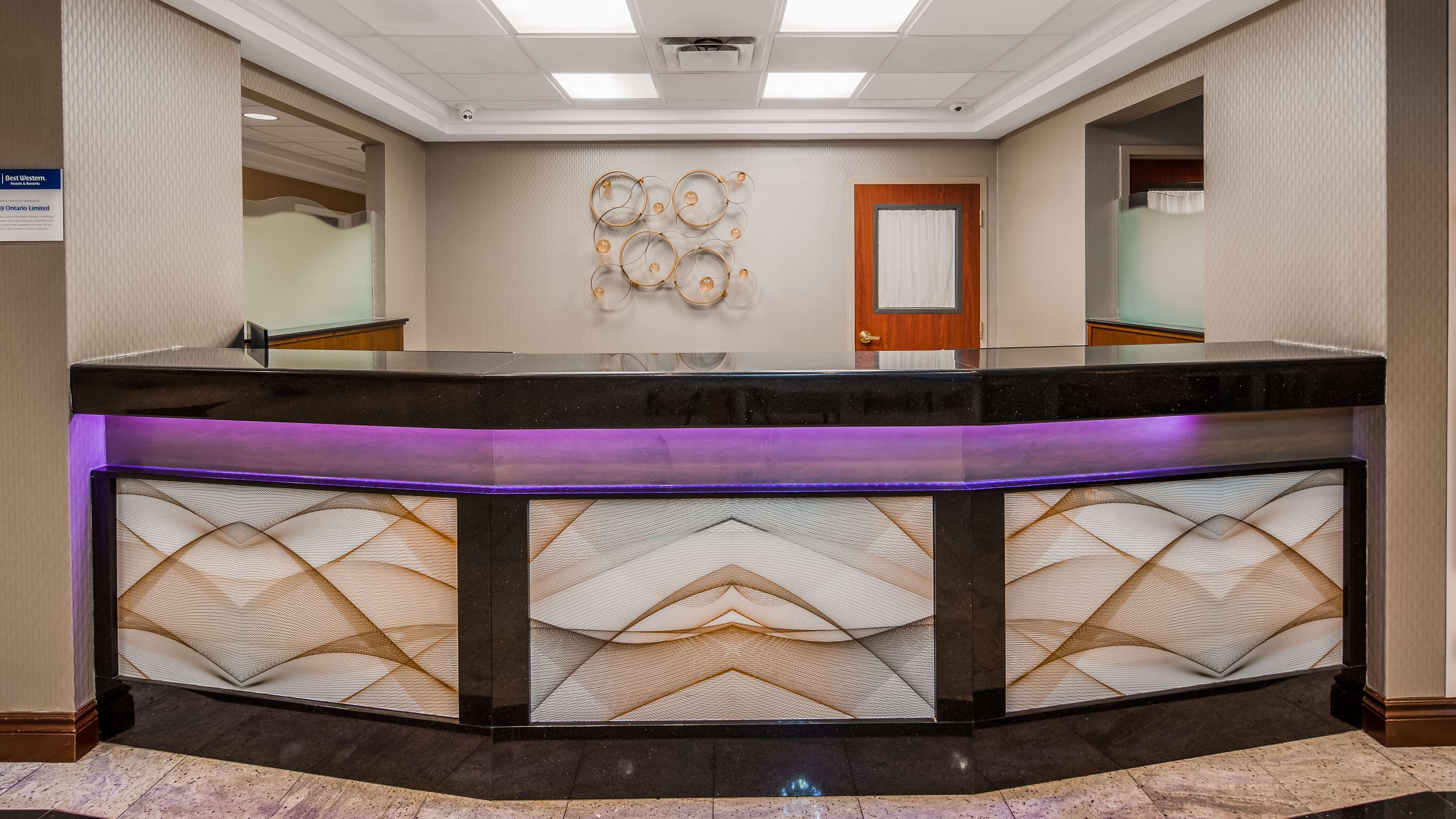 Best Western Plus Travel Hotel Toronto Airport Экстерьер фото
