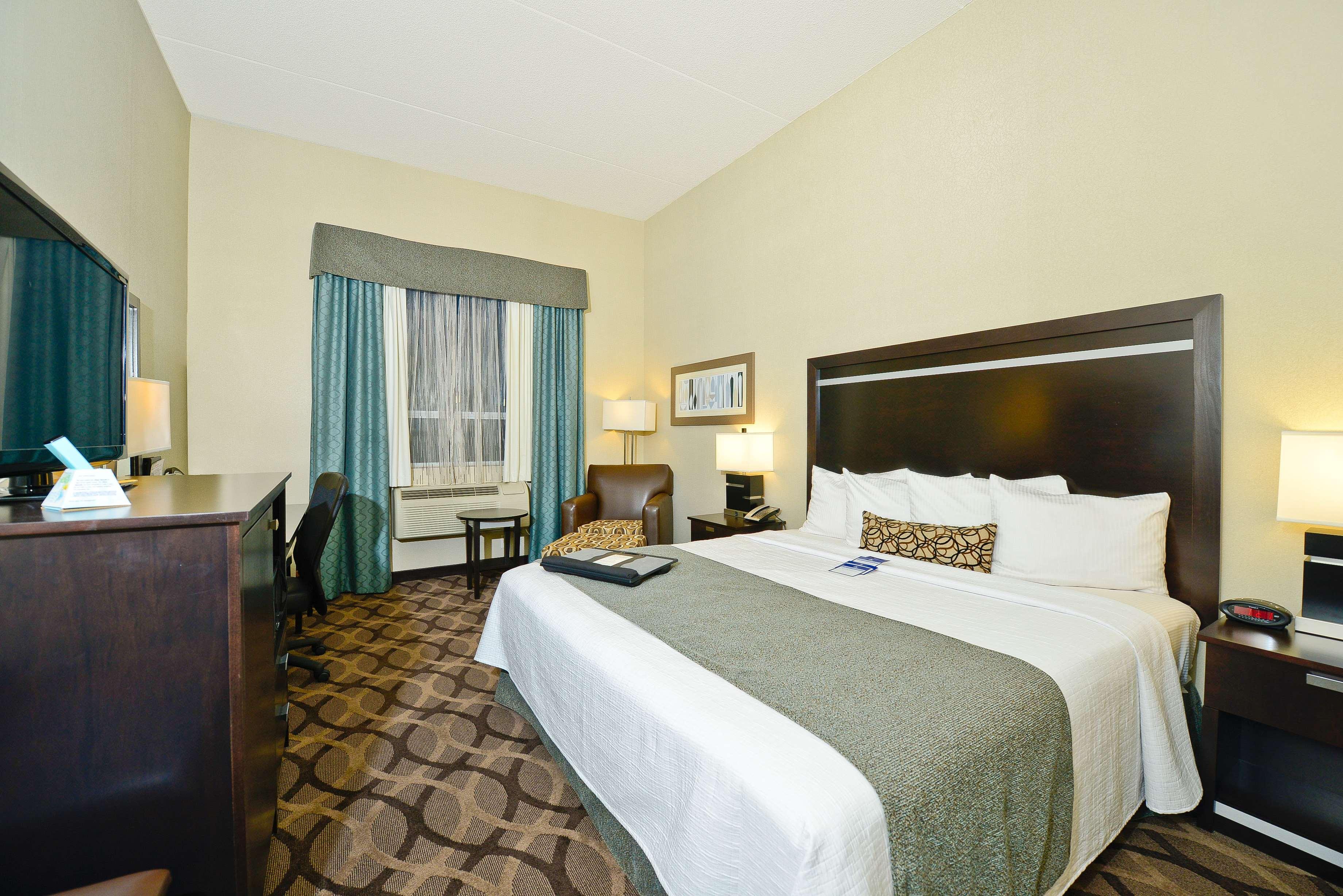 Best Western Plus Travel Hotel Toronto Airport Экстерьер фото