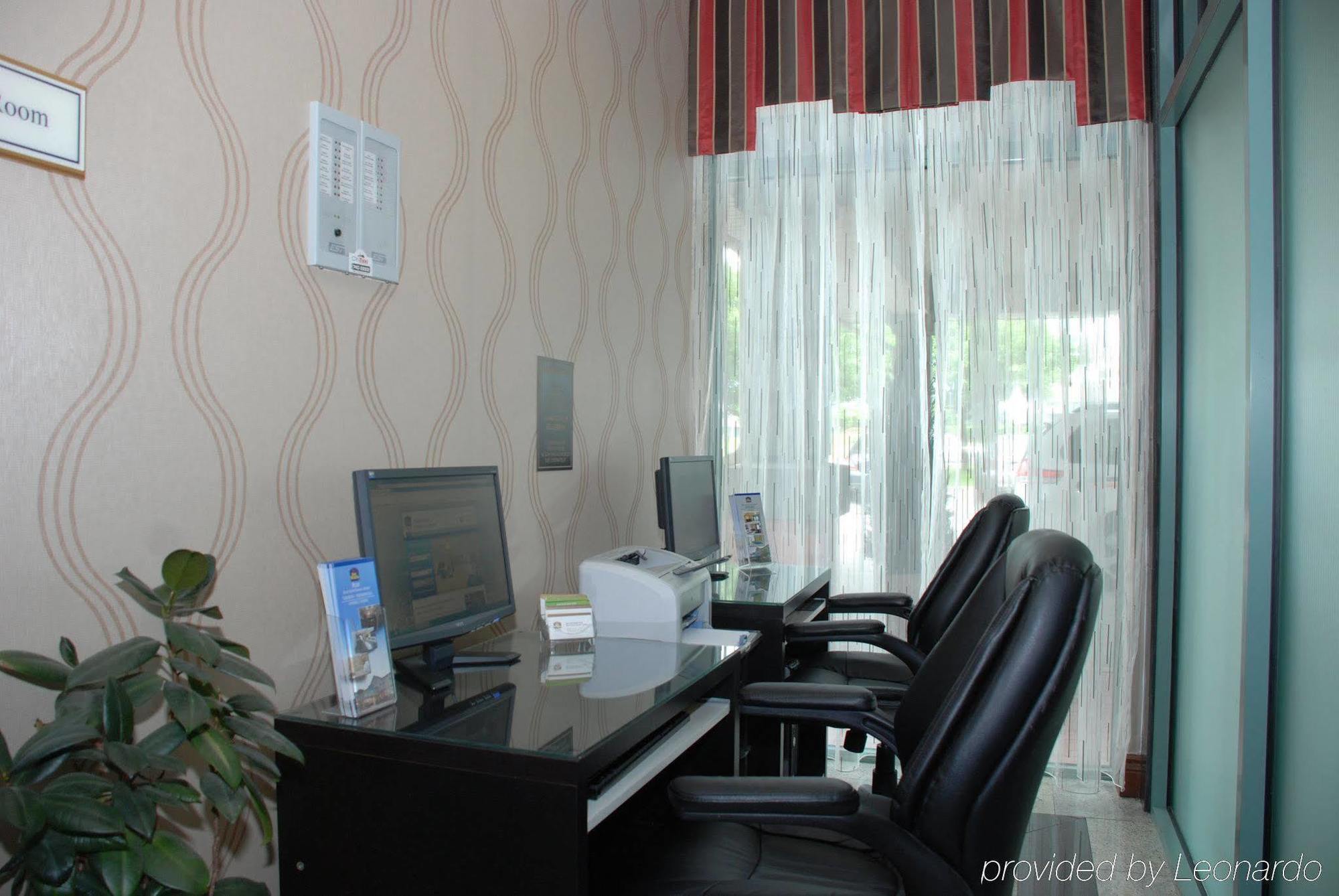 Best Western Plus Travel Hotel Toronto Airport Экстерьер фото