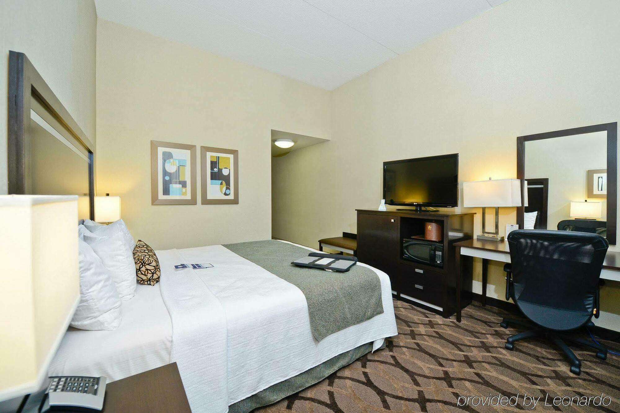 Best Western Plus Travel Hotel Toronto Airport Экстерьер фото